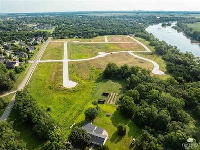 401 Overbrook Dr, Wamego, KS 66547 - photo 3