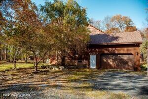 207 Oak Ct, Dingmans Ferry, PA 18328 - photo 3