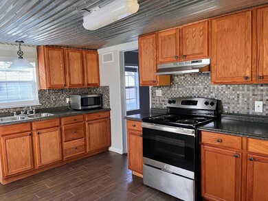 106 Hickory St, Cleburne, TX 76033 - photo 5