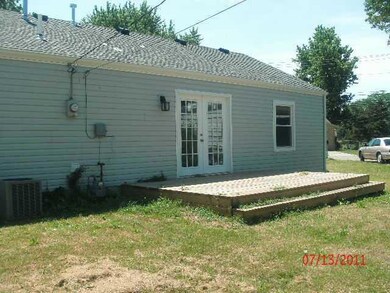 2216 E 23rd St, Muncie, IN 47302 - photo 2