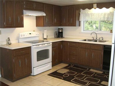 Kitchen. LARGE DININGROOM/KITCHEN COMBO