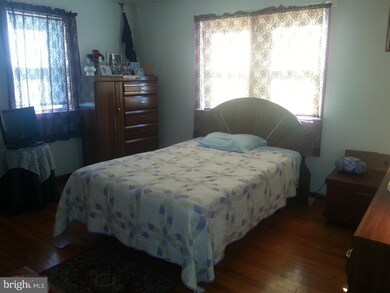 203 Wilson Ave, Reading, PA 19606 - photo 6