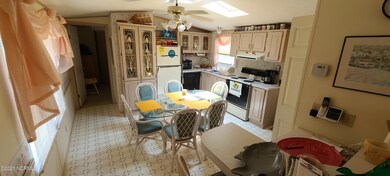 207 Forest Knoll Dr, Atlantic Beach, NC 28512 - photo 5