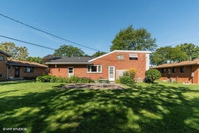 326 E Huntington Ln, Elmhurst, IL 60126 - photo 5