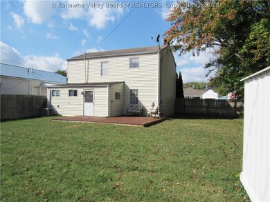 324 20th St, Dunbar, WV 25064 - photo 2
