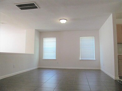 10102 Fallmont Cir, Houston, TX 77086 - photo 5