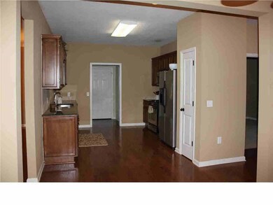 Living / dining combo.