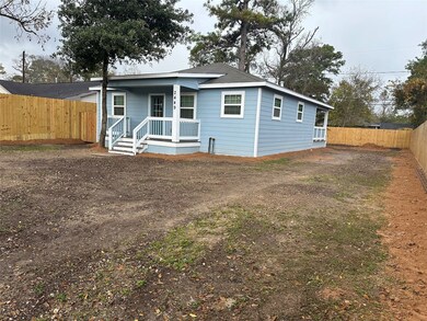 2449 Garapan St, Houston, TX 77091 - photo 2