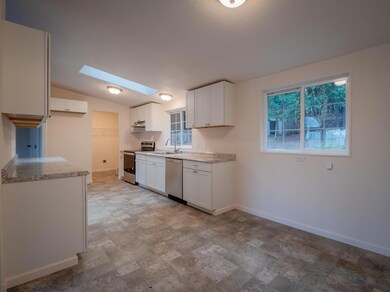 137 Josephine St, Merlin, OR 97532 - photo 2