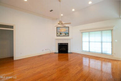 749 Clover Place-96006