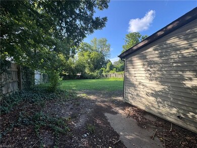 1102 Campbell St, High Point, NC 27262 - photo 5