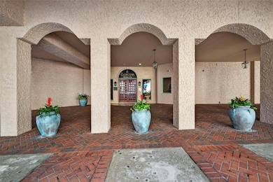 288 Beach Dr NE unit 4B, Saint Petersburg, FL 33701 - photo 3