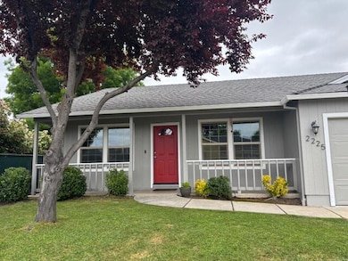 2225 New Haven Dr, Central Point, OR 97502 - photo 2