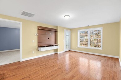 6 Crestview Cir unit 134, Londonderry, NH 03053 - photo 3