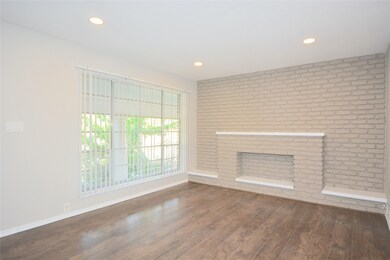 2121 Fountain View Dr unit 18, Houston, TX 77057 - photo 2