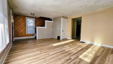 407 Locust St, Waterloo, IA 50701 - photo 3