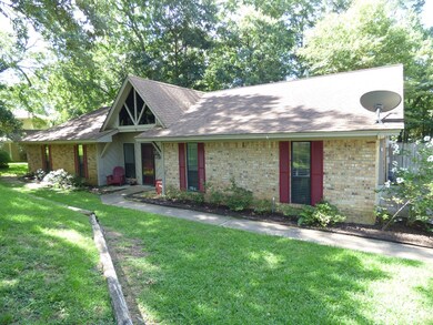 1722 Hollybrook Dr, Nacogdoches, TX 75965 - photo 2