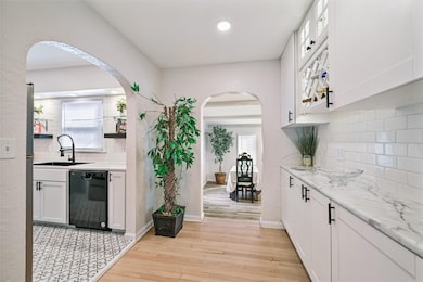 1047 27th St NE, Cedar Rapids, IA 52402 - photo 4