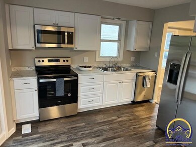 3116 SW Stone Ave, Topeka, KS 66614 - photo 4