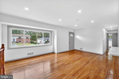 5604 Dundalk Dr, Oxon Hill, MD 20745 - photo 7