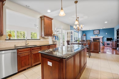 653 Creekside Ln, Fishkill, NY 12524 - photo 7