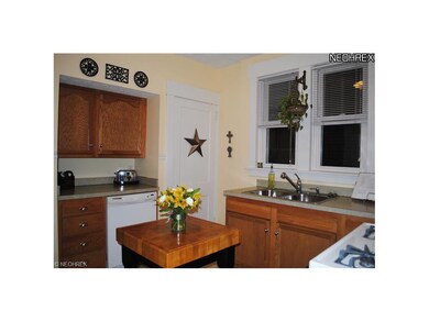 Kitchen (exclude small island)