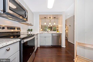 20517 Strath Haven Dr, Montgomery Village, MD 20886 - photo 7