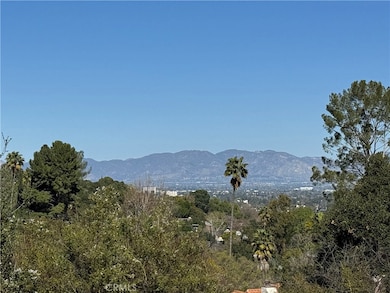 3732 N Knobhill Dr, Sherman Oaks, CA 91423 - photo 4