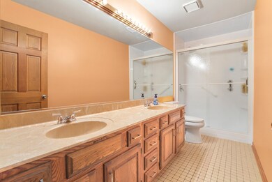 1098 Regency Ln, Carol Stream, IL 60188 - photo 3