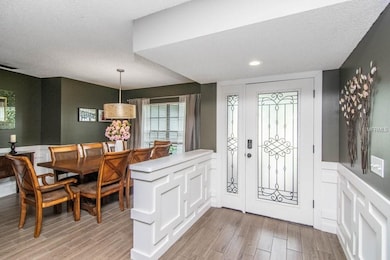 FOYER/DINING