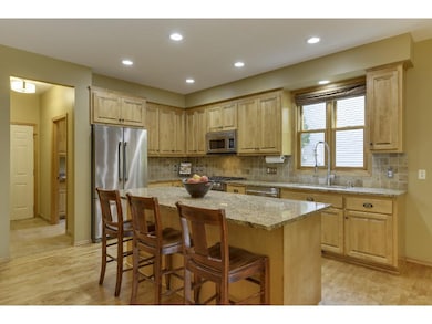 Chef's Kitchen w/ granite & Viking appliances