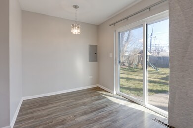 1611 Seminole Ln, Carpentersville, IL 60110 - photo 7