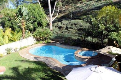 Sparkling pool and extra large spa in large privat