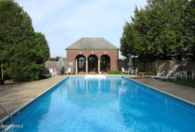 200 Old Stockbridge Rd unit V-4, Stockbridge, MA 01262 - photo 6