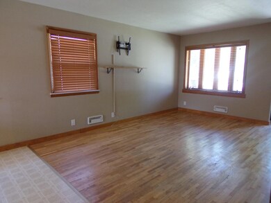1109 E 3rd Ave, Mitchell, SD 57301 - photo 5