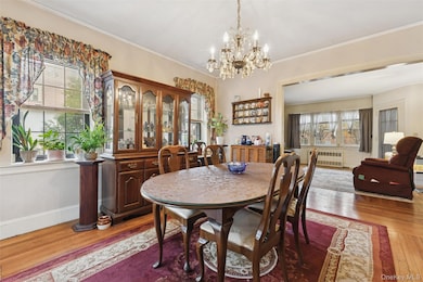 213 Burns St, Forest Hills, NY 11375 - photo 4