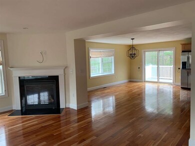 12 Crestview Cir, Londonderry, NH 03053 - photo 5