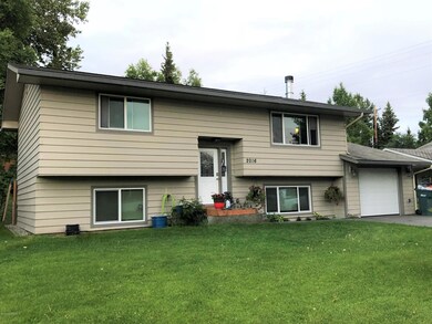 Exterior - Front Summer - 1