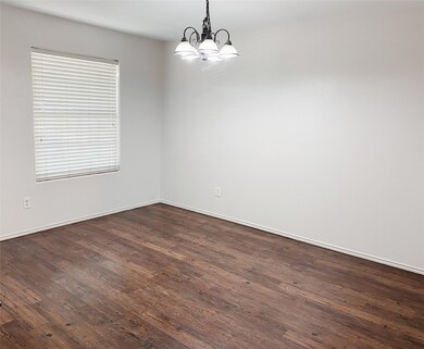 8911 Danbury Hollow Ln, Houston, TX 77075 - photo 2