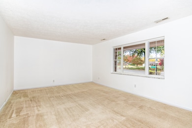 3820 Lantern Ln, Columbus, IN 47203 - photo 2