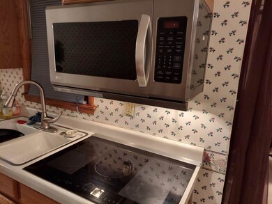 1290 Scott Ave, Waterloo, IA 50701 - photo 2