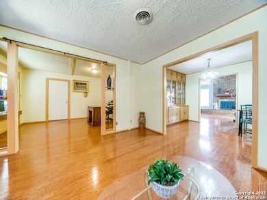 807 N Edison St, Fredericksburg, TX 78624 - photo 5