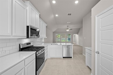 906 Versailles Ct, Cleburne, TX 76033 - photo 6