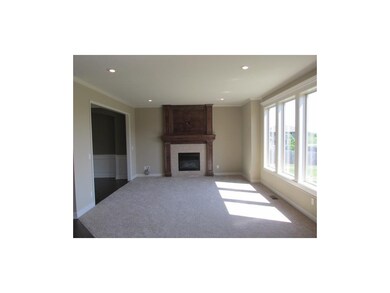 LIVING ROOM W/FIREPLACE