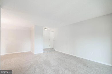 10214 Bushman Dr unit 112, Oakton, VA 22124 - photo 4