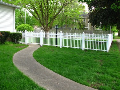 301 E Scott St, Tuscola, IL 61953 - photo 6