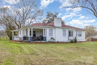 1913 Shelton Ave, Statesville, NC 28677 - photo 2