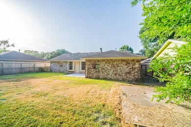 8446 Springtime Ln, Houston, TX 77075 - photo 6