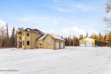 Extensive Garage Spaces
