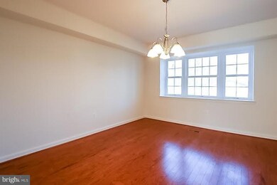 13145 Melville Ln, Fairfax, VA 22033 - photo 4